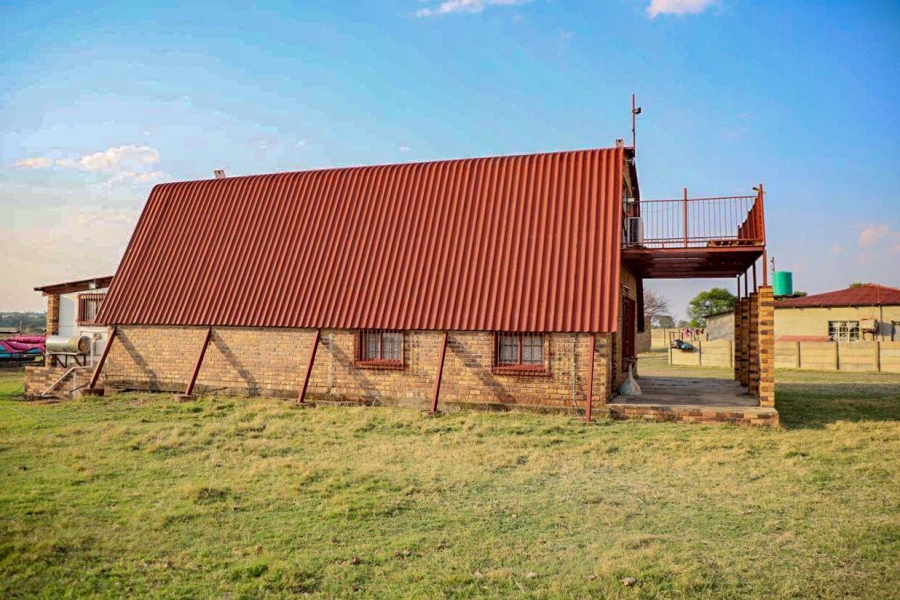 6 Bedroom Property for Sale in Koppies Rural Free State